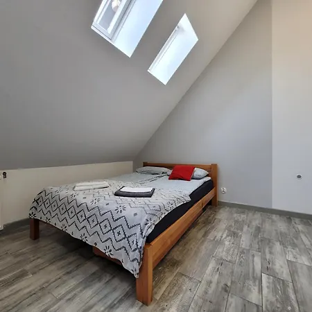 Parkowe Nr 8 アパート